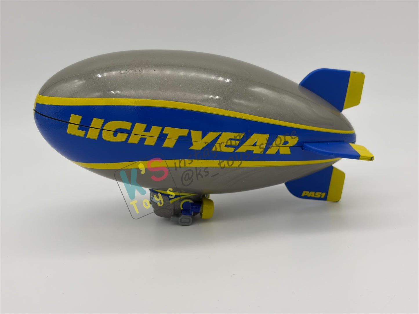 PRE-OWNED / LOOSE DISNEY PIXAR CARS - "AL OFT THE LIGHTYEAR BLIMP" THE WORLD OF CARS SERIES - NEAR MINT CONDITION - READ DESCRIPTION!!!!!!!!!