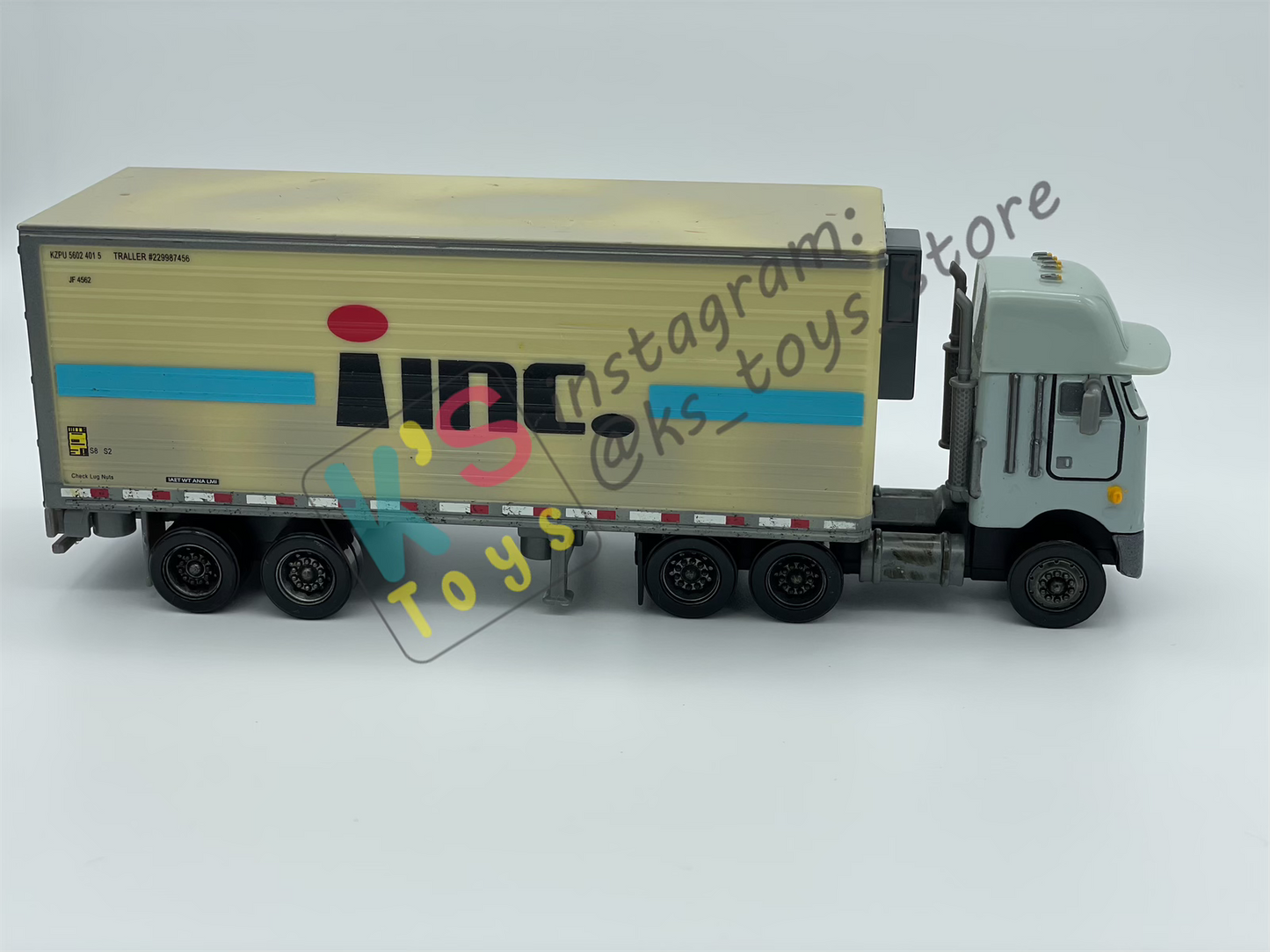 HAULER DISNEY PIXAR CARS BY MATTEL, CHET BOXKAAR, PRE-OWNED IN GOOD CONDITION.